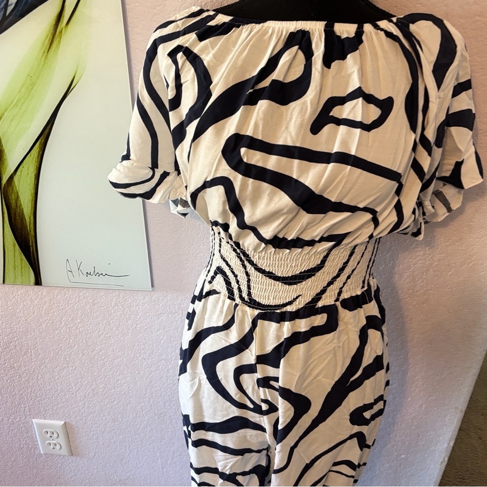 Must bundle Women’s Jumpsuit size medium - Picture 2 of 5